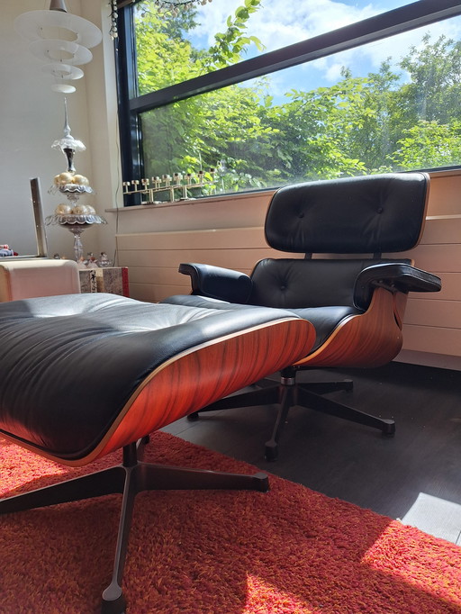 Iconische Vitra Eames Lounge Chair Met Ottoman – Palissander & Zwart Leder (2008)