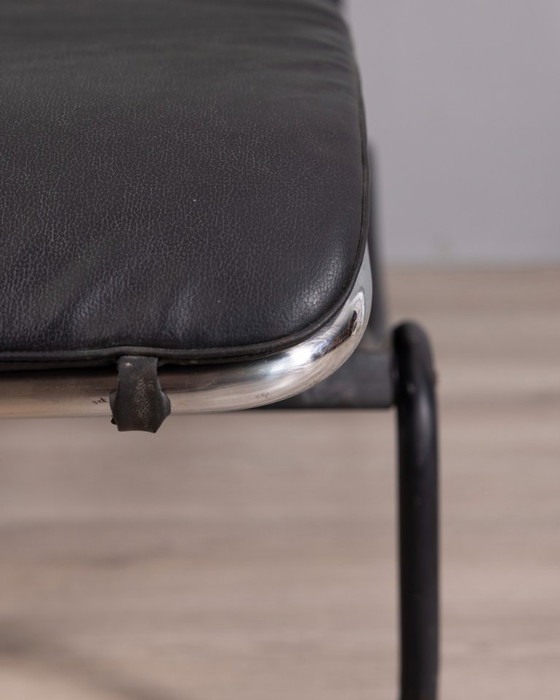 Image 1 of Vintage chaise longue uit de jaren 80 van metaal en leer, Italiaans design.