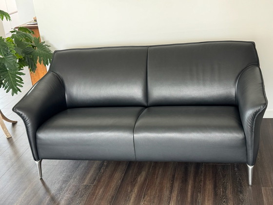 Leolux Mayon 2.5-seater sofa black leather – Chrome (photo 3 of 9)