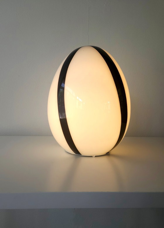 Image 1 of Impressionnant lampadaire en verre XL Eglo Leuchten, lignes noires sur fond blanc, lampe vintage en verre à effet de tourbillon