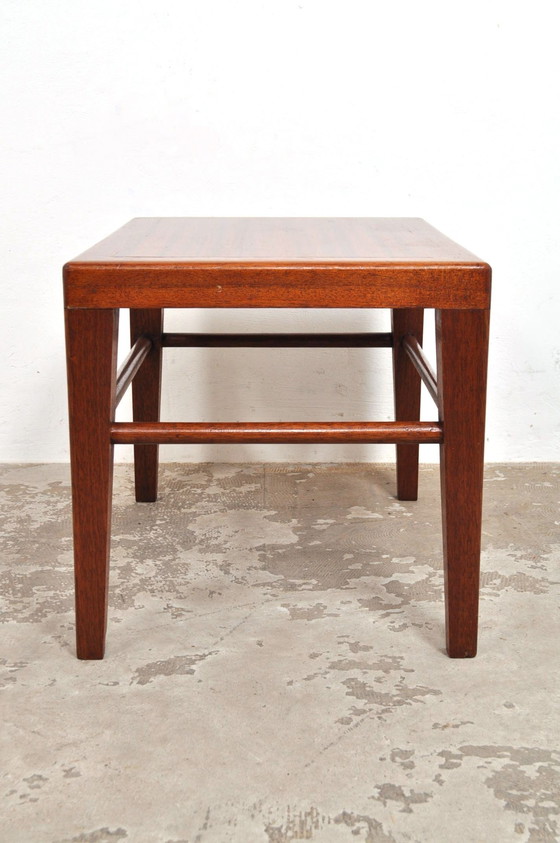 Image 1 of Mesa auxiliar o mesa de centro de caoba, década de 1950