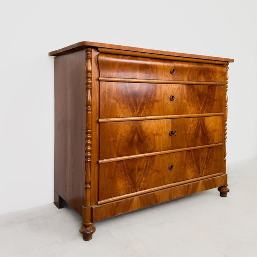 Elegant Biedermeier chest of drawers