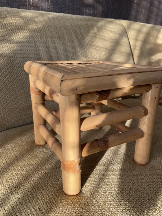 Image 1 of Tavolino laterale in bambù vintage con fiori