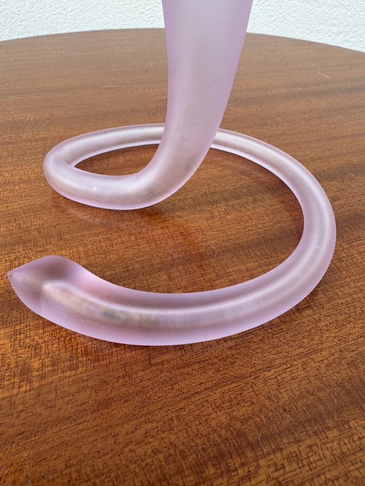 Vaso antico in vetro soffiato a forma di cono