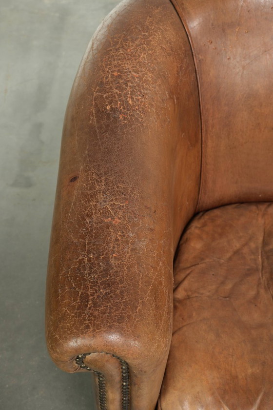 Sturdy Worn Vintage Sheepskin Club Armchair With A Comfortable Seat And A Beautiful Color – Leather (photo 7 of 13)
