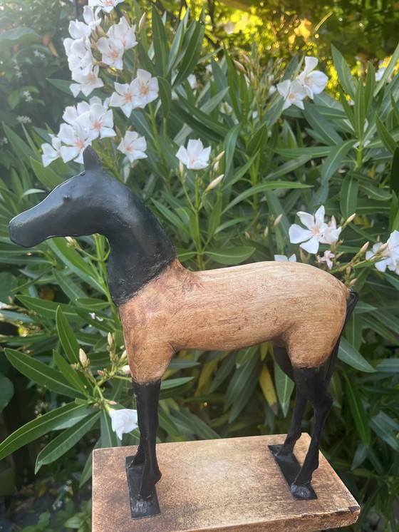 Image 1 of Scultura di cavallo in legno