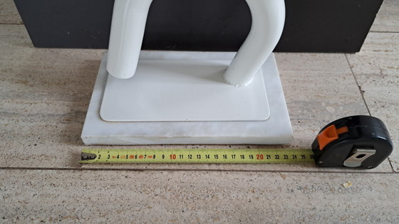 Image 1 of Bild: Schwingend, Metall, Marmor