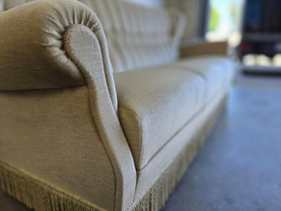 Image 1 of Poltrona/divano vintage beige con frange. SPEDIZIONE GRATUITA