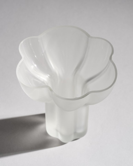 Image 1 of Dúo de jarrones de vidrio satinado Rosenthal de Tapio Wirkkala: formas esculturales de vidrio esmerilado.