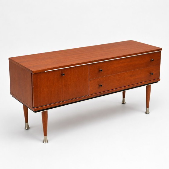 Image 1 of Vintage laag dressoir van teakhout gemaakt in de jaren ’60