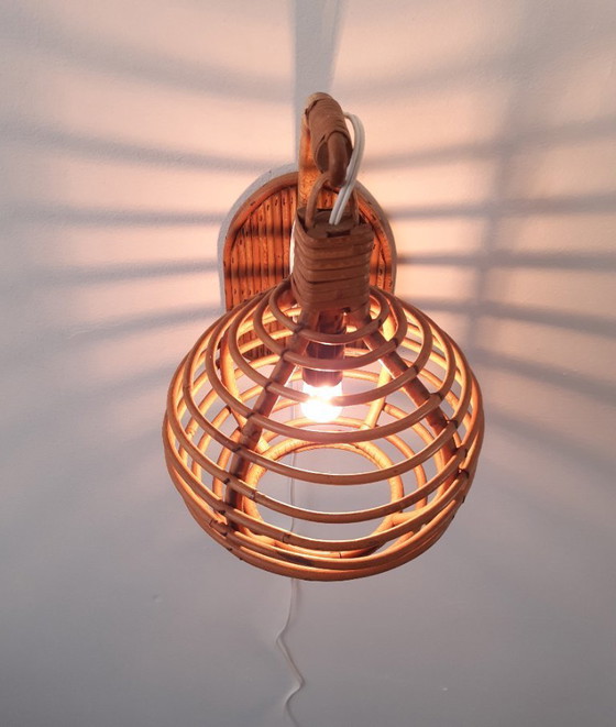 Image 1 of Prachtige vintage rotan wandlamp, mcm bedlampje rattan