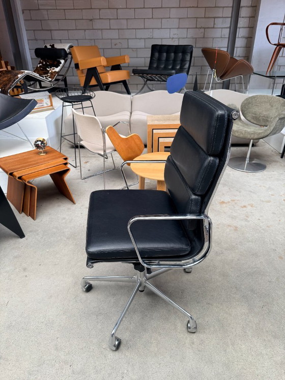 Vitra Eames EA219, Charles e Ray Eames – Sedie da ufficio, Pelle, Alluminio (photo 12 of 12)