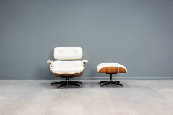 Image 1 of Sillón Eames + otomana