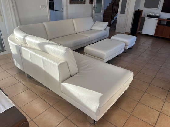 Image 1 of Rolf Benz EGO Ecksofa in weißem Leder mit zwei passenden Hockern – Neuwertiger Zustand