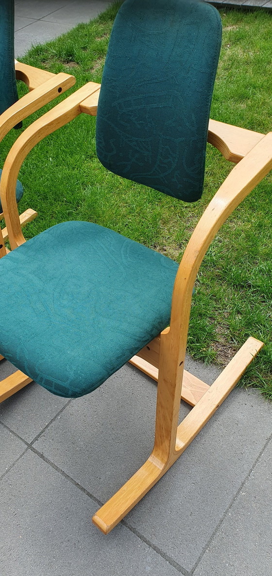 Image 1 of Actulum (4x) - Stokke (Varier) - Ergonomically shaped rocking chair by Peter Opsvik - green upholstery and wooden frame