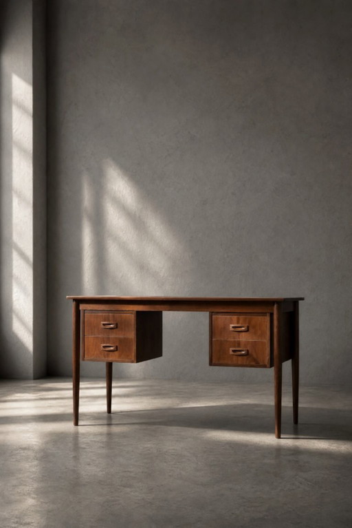 Scrivania vintage in teak stile scandinavo moderno di metà secolo con cassetti, anni '60