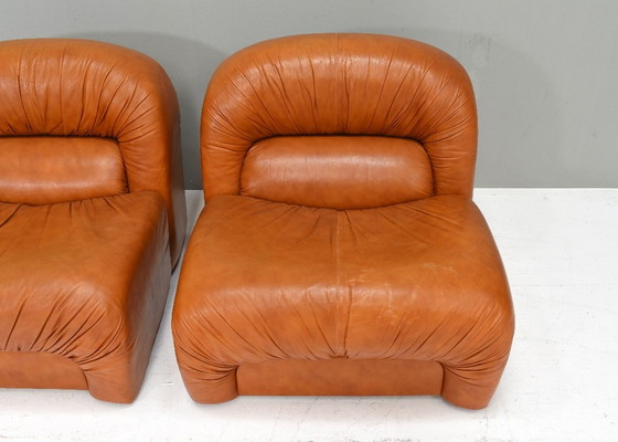 Zwei Lounge-Sessel von Rossi di Albizzate aus cognacfarbenem Leder, Italien – 1970er Jahre – Leather (photo 13 of 15)
