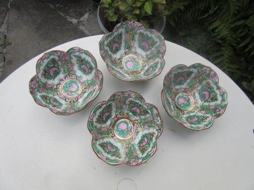 4 petites coupes asiatiques style milieu du siècle
