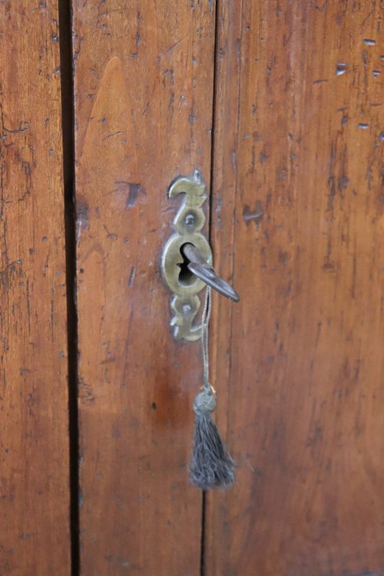 Image 1 of Raro armario antiguo en madera de álamo, Italia Mediados del siglo XVIII