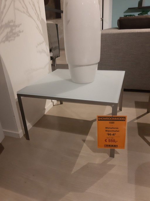 H-4 60x60 – Metaform, bijzettafels