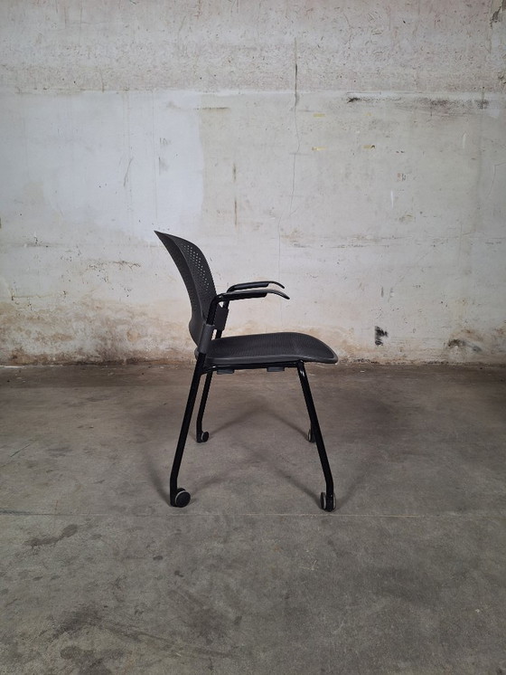 Image 1 of Fauteuil de bureau Herman Miller Caper noir – Design moderne intemporel