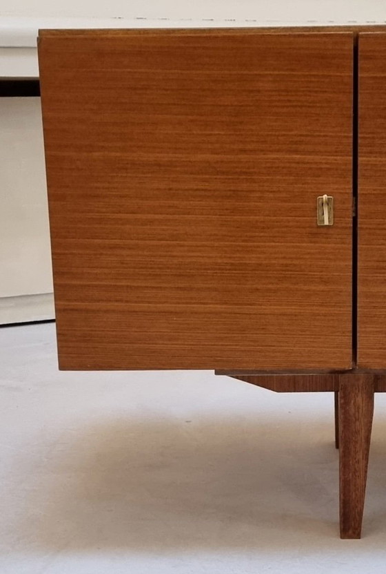 Image 1 of Credenza bassa di metà secolo