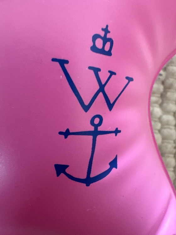 Image 1 of Figura inflable de arte de Grayson Perry