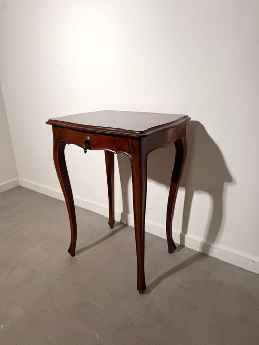 Table d'appoint ancienne avec tiroir – bijzettafels (photo 2 of 4)
