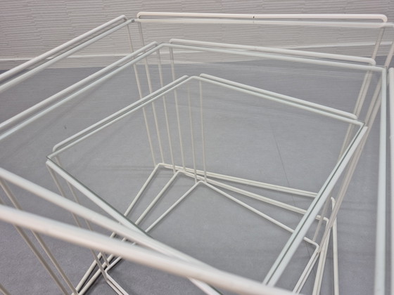 Image 1 of Tavolino Max Sauze. Tavolino da caffè vintage 'Isocele' bianco.