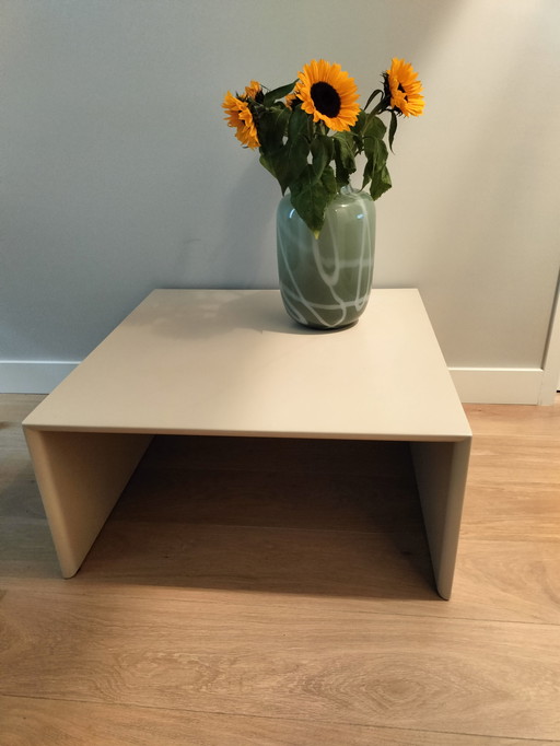 Wunderschöner Beistelltisch/Ecktisch/TV-Tisch von Leolux.