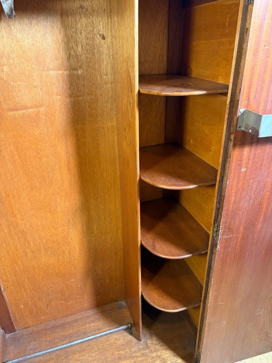 Splendido Armadio Vintage Art Déco Noce Figurato Anni '30 | Impiallacciatura Bookmatched | Fronte Curvo (photo 7 of 12)