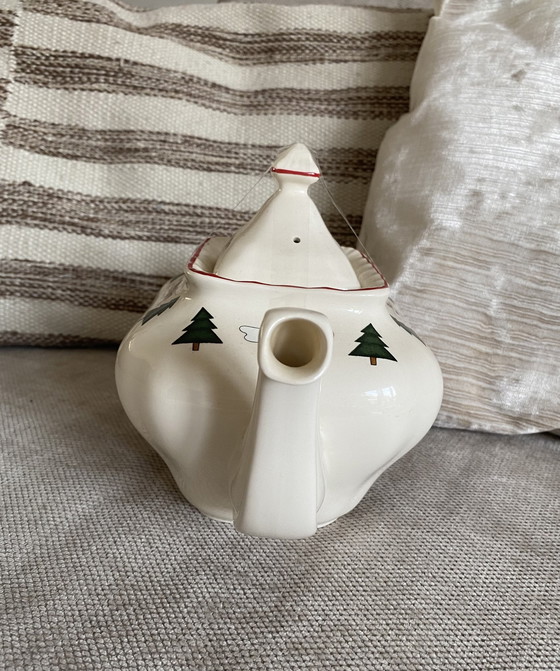 Image 1 of El templo del pueblo navideño de Wedgwood Mason