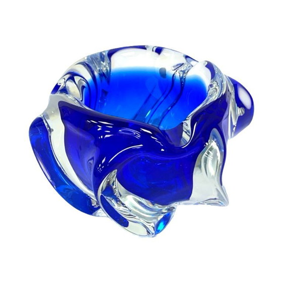 Image 1 of Chřibská Sklarna Cecoslovacchia anni '70 posacenere artistico a forma libera, vetro cobalto