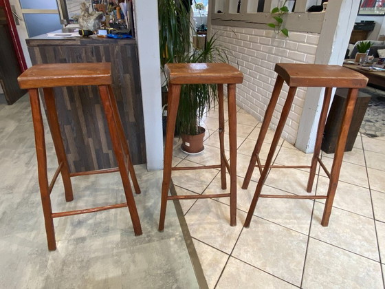 Image 1 of Set di 3 sgabelli alti da bar in legno massello, realizzati artigianalmente, 50