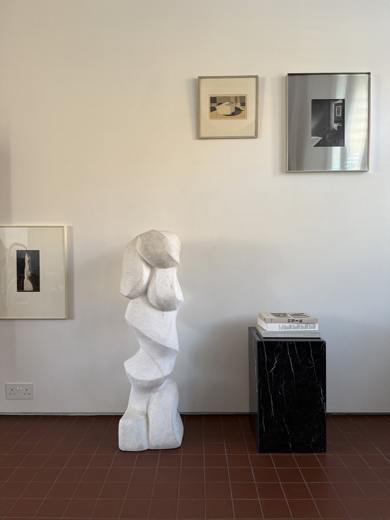 Image 1 of Stehende Granit-Stein-Skulptur