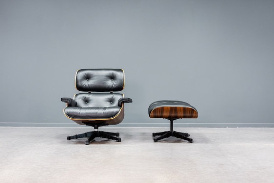 Image 1 of Eames loungestoel + voetenbank "jubileumeditie"