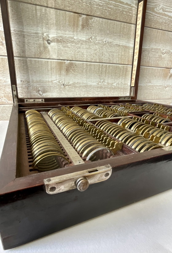 19th Century French Ophthalmology Trial Lens Set – 210 Lenses – Decorative Objects, Wood, Brass (photo 13 of 14)