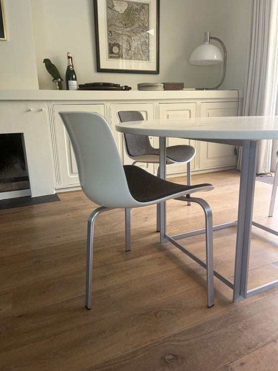 Fritz Hansen PK58 Table de salle à manger Ø130 + 4 chaises PK8 | Poul Kjærholm – Salles à manger complètes (photo 4 of 8)