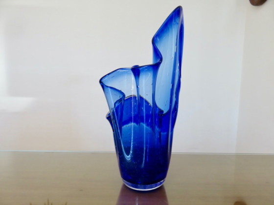 Grand vase "Mouchoir" en verre soufflé bleu cobalt, années 60 – Glass (photo 2 of 14)