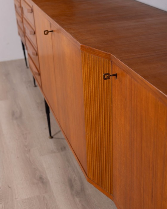 Image 1 of Vintage teakhouten dressoir uit de jaren 60 met wandmontagesysteem, Italiaans design.