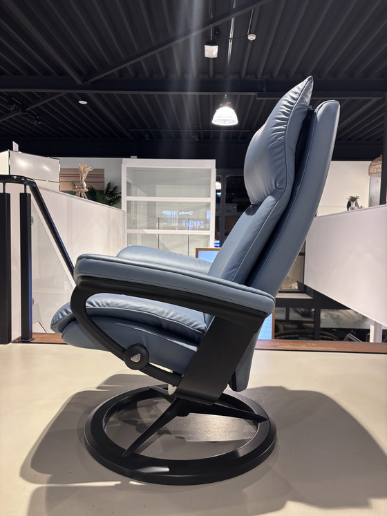 Image 1 of Stressless Aura recliner