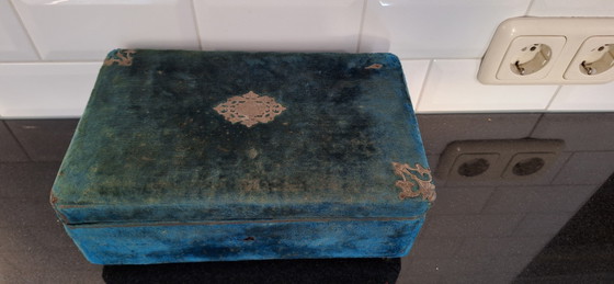 Image 1 of Antieke set van wassen handen met oud fluwelen doosje