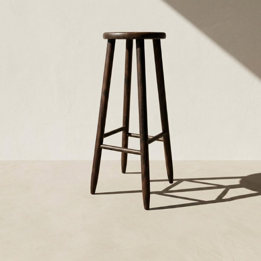 Taburete de bar Brutalista en roble teñido