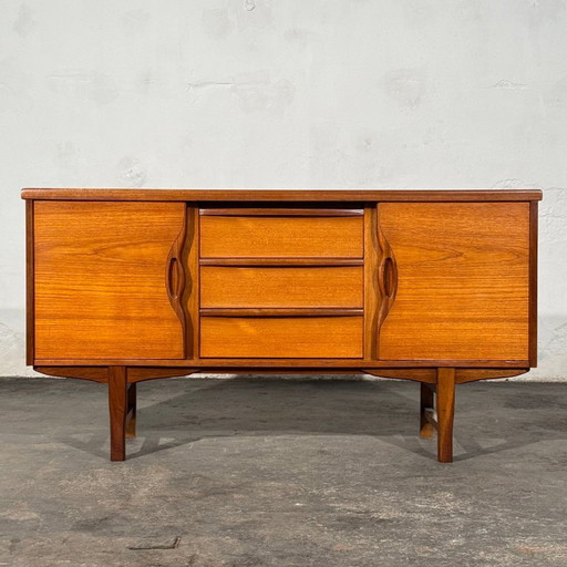 Credenza britannica in teak con ante scorrevoli, anni '60