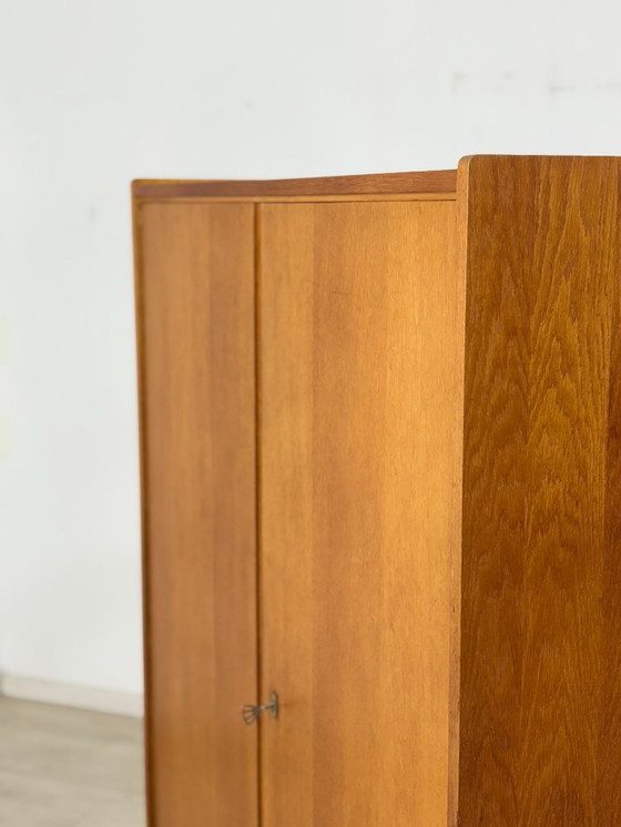 Image 1 of Armadio per la biancheria vintage / Armadio di metà secolo / Armadio in legno