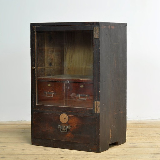 Petite vitrine japonaise, vers 1925