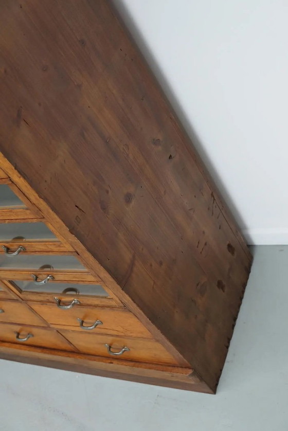 Image 1 of Großer, antiker deutscher Kurzwarenladenschrank aus Eiche, 1940er Jahre