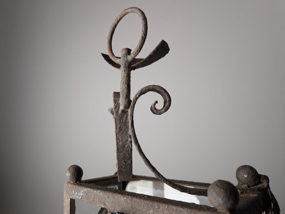 Image 1 of Lanterna in ferro battuto con pannelli in vetro, motivi fogliati