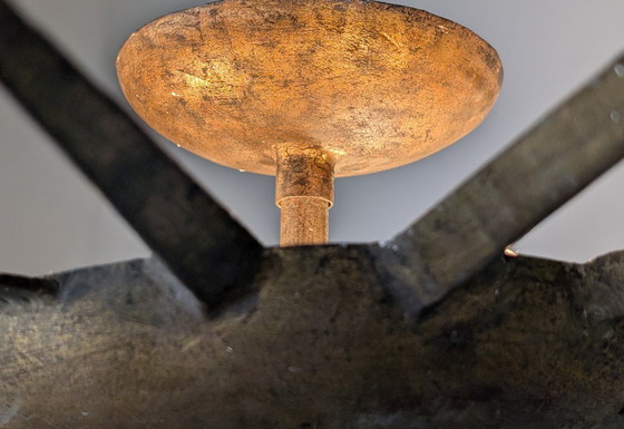 Lámpara de techo grande de metal dorado con diseño de rayos de sol, de mediados de siglo, década de 1960. (photo 4 of 8)