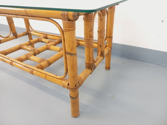 Image 1 of Tavolino da caffè vintage in vetro trasparente e rattan degli anni '70